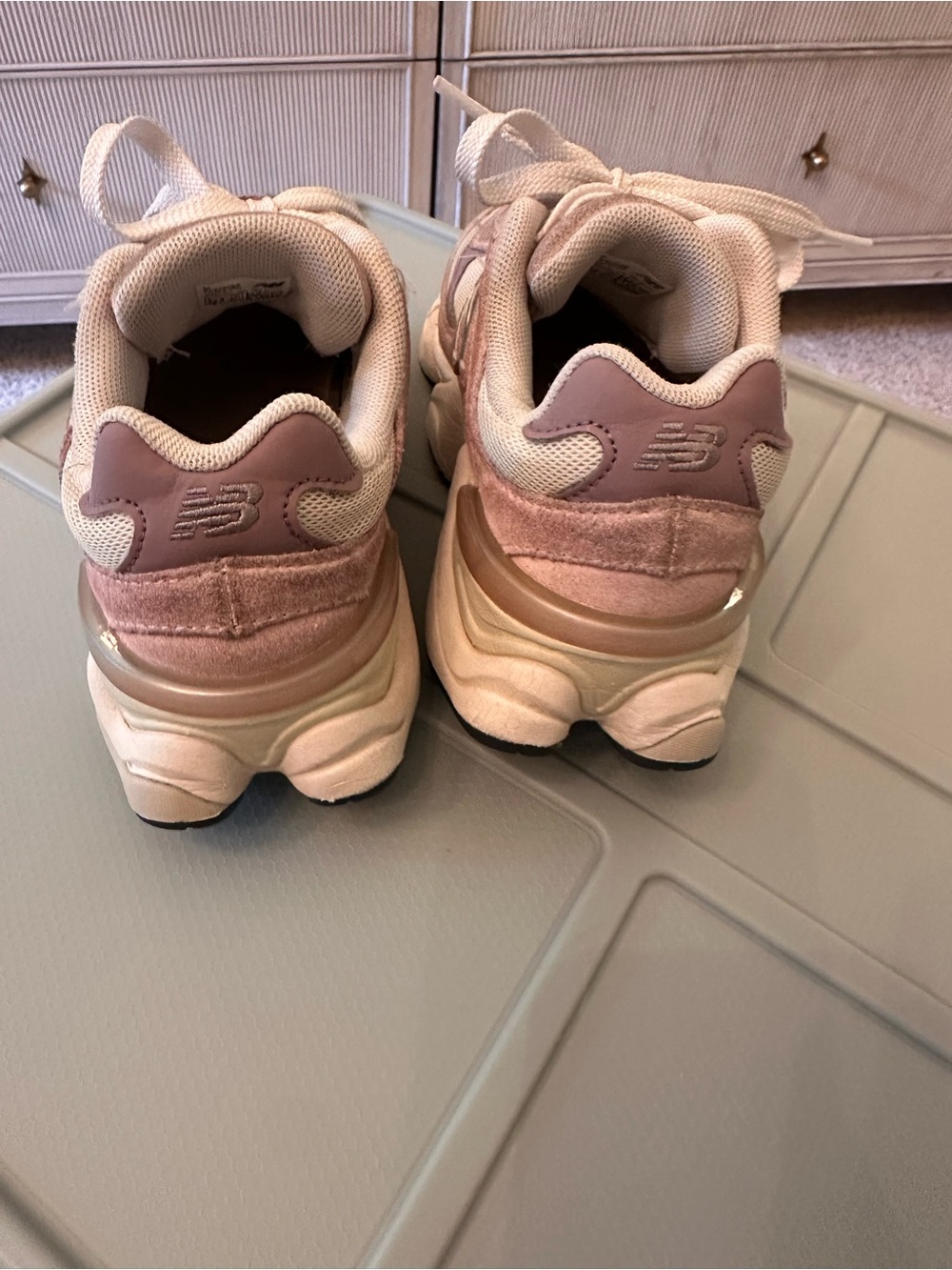 New Balance Kids Mauve Suede Mesh Sneaker with Silver Logo - Picture 4 of 7
